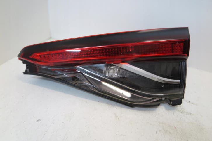 Achterlicht rechts Toyota Corolla E21 Sedan 81580-02C31, Autos : Pièces & Accessoires, Éclairage, Envoi