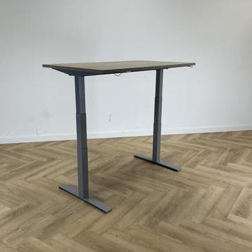 Kinnarps elektrisch zit-sta bureau 140x80 cm, midden eiken -