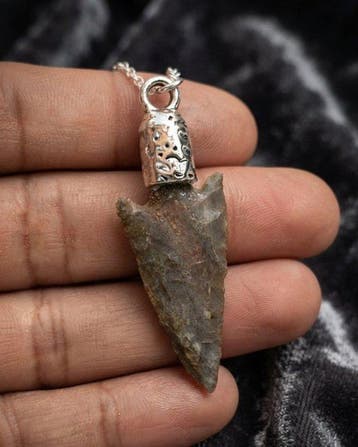 Musteriense Vuursteen Arrowhead (Zonder minimumprijs)