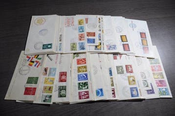 Nederland - Doos vol met 100-den FDCs, Timbres & Monnaies, Timbres | Pays-Bas