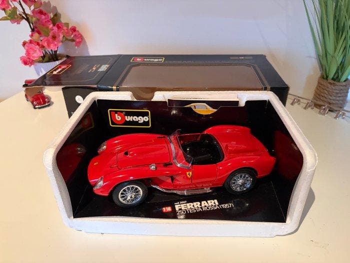 Bburago 1:18 - Modelauto - Ferrari 250 Testa Rossa, Hobby en Vrije tijd, Modelauto's | 1:5 tot 1:12