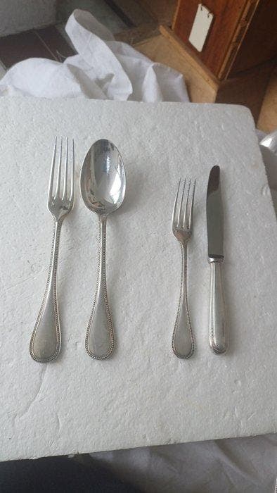 Christofle - Bestekset voor 12 personen (48) - Parels -, Antiek en Kunst, Antiek | Meubels | Tafels