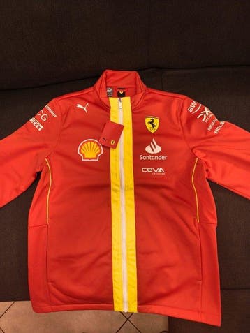 Ferrari - 2024 - Jas, T-shirt, Hoed, Magneet