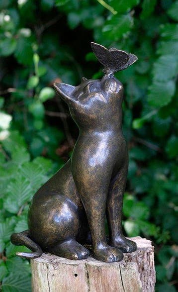 sculptuur, Cat with Butterfly - 38 cm - Brons