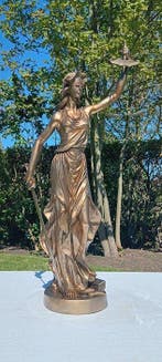 sculptuur, XXl tuinbeeld Justitia. 82 cm - 82 cm - resin
