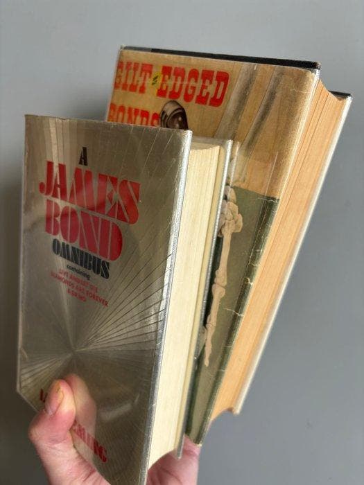 Ian Fleming - ‘Gilt Edged Bonds’ (First Edition) & ‘A James, Antiek en Kunst, Antiek | Boeken en Manuscripten