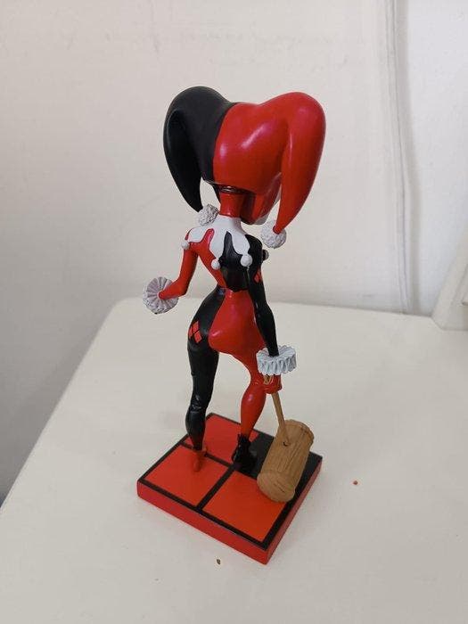 Batman - Premium Resin Harley Quinn statue (mint condition), Verzamelen, Film en Tv