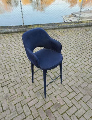 Polspotten Cosy Barstoel Donkerblauw - Barkruk - Ongebruikt, Verzenden, Zo goed als nieuw, Riet, 60 tot 90 cm