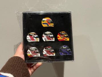 Set pinnen voor racehelm - Sportplaat - Emaille, Metaal,, Verzamelen, Nieuw