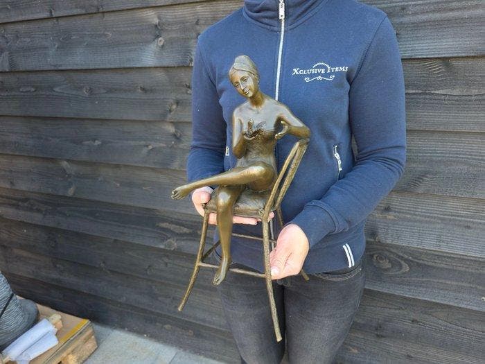 Beeld, Large Bronze: Lady with Bird - 43 cm - Brons, Antiek en Kunst, Curiosa en Brocante