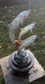 Sculpture, xxl geemaileerd bronzen stateu zwemmende