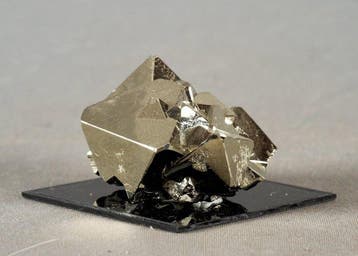 Pyrite Grands cristaux octaèdriques - Hauteur : 5.4 cm -