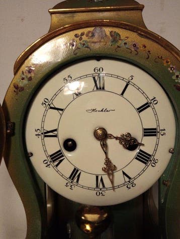 Horloge neuchâteloise - Hochler - Émail, Laiton, Bois -, Antiquités & Art