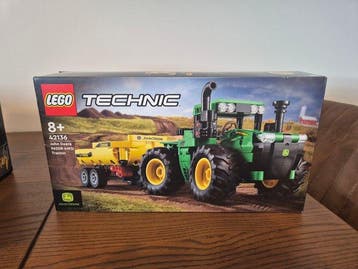 Lego Set - Technic - 42136 John Deere Tractor; 42168 John, Nieuw