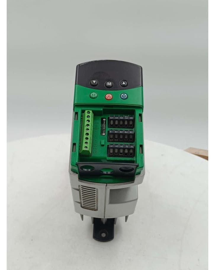 Control Techniques frequentiesturing Dinverter 0.37kW AC Dri, Articles professionnels, Machines & Construction | Travail du bois