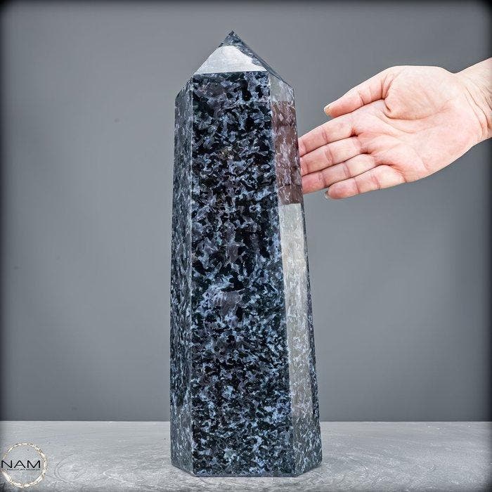 Natuurlijke Zeer Grote Indigo Gabbro - Merlinit Obelisk-, Verzamelen, Mineralen en Fossielen