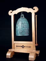 Altaarschel - Brons, Kleine bonsh  versierd met fenixen