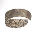Viking periode Zilver Armband met wolfskiesdecoratie