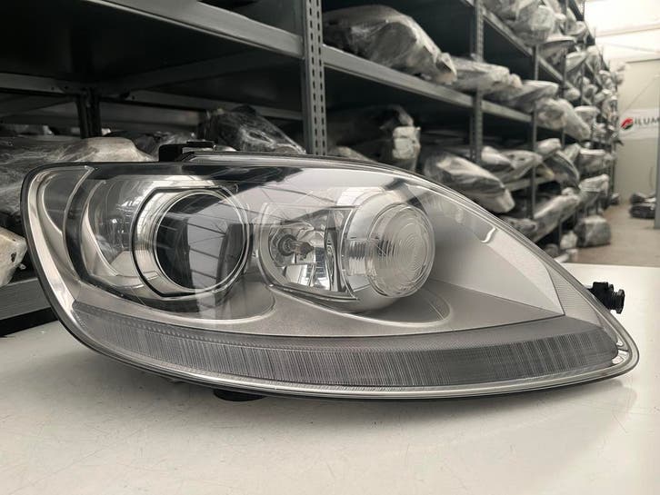 VW GOLF 5 PLUS XENON KL PHARE AVANT DROIT KPL 5M1941754A, Autos : Pièces & Accessoires, Éclairage, Envoi