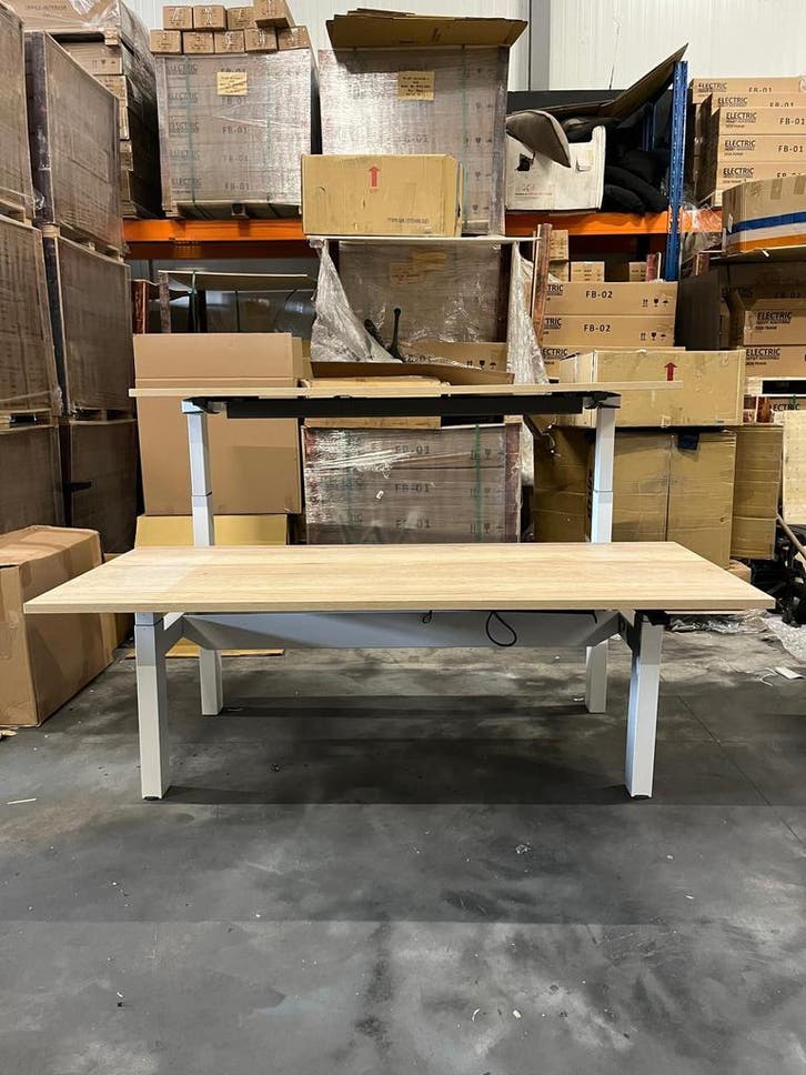 Steelcase Ology Duo Zit Sta Bureau - Nieuwe Bureaubladen, Huis en Inrichting, Bureaus, Zo goed als nieuw, Elektrisch, In hoogte verstelbaar