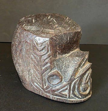 Asmat. Houten kop. Mogelijk gebruikt als neksteun of als, Antiquités & Art