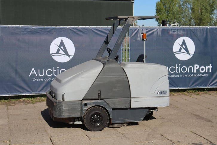 Veiling: Veegmachine Nilfisk SR 1601 Elektrisch, Zakelijke goederen, Machines en Bouw | Onderhoud en Reiniging, Ophalen