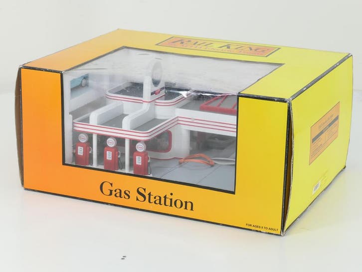 Schaal 0 RailKing 30-9106 ESSO operating gas station #8357, Hobby en Vrije tijd, Modelbouw | Figuren en Diorama's, Gebruikt, Ophalen of Verzenden