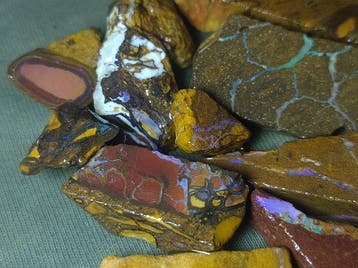 270 cts - Prachtige Australische Boulder-Opalen Ruw -