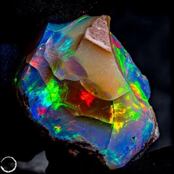 Welo-Opal – uitzonderlijk natuurstuk met intens roodgroen