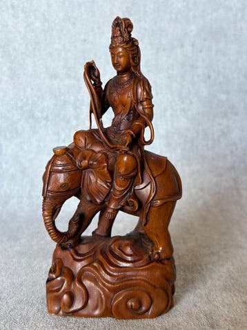 Guanyin op olifant - Buxushout - China (Zonder minimumprijs), Antiek en Kunst