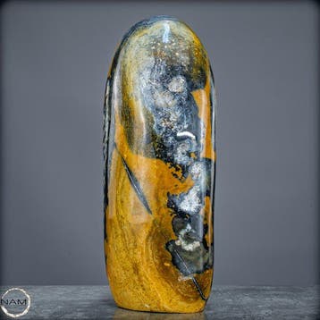 Exclusieve jaspis-chalcedoon vrij gevormd als sculpturaal