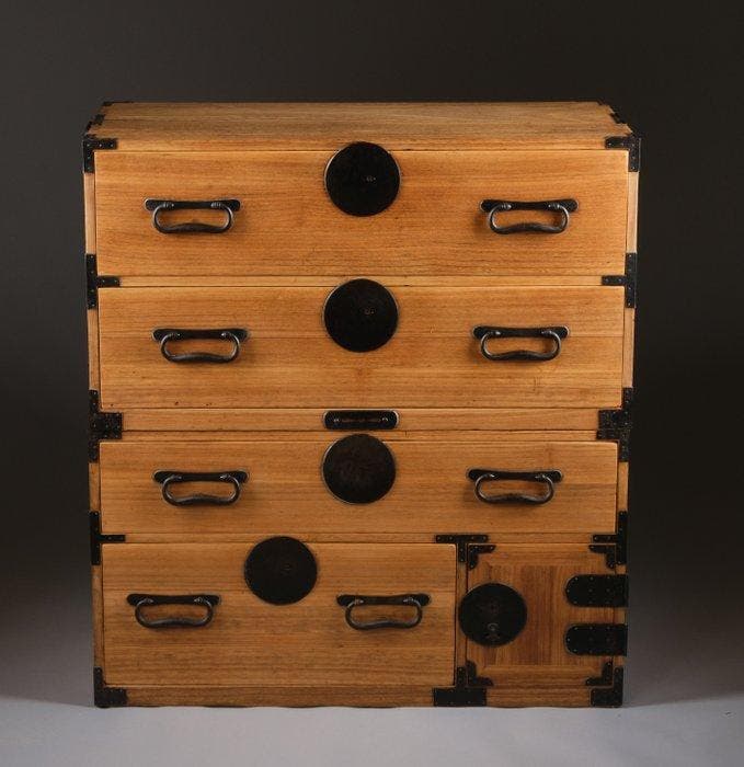 Kast met lades voorzien van ronde slotplaten. - Kiri, Antiquités & Art, Antiquités | Autres Antiquités