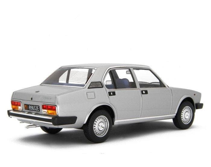 Laudoracing 1:18 - Model sedan - Alfa Romeo Alfetta 2.0L, Hobby en Vrije tijd, Modelauto's | 1:5 tot 1:12