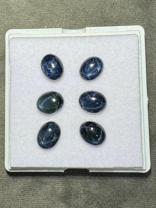 Set van 6 blauwe saffier cabochons. 18,00 karaat. Cabochons-, Collections, Minéraux & Fossiles