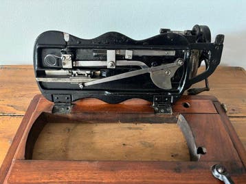 Singer 12 K Ottoman 1896 Fiddle base Machine à coudre -