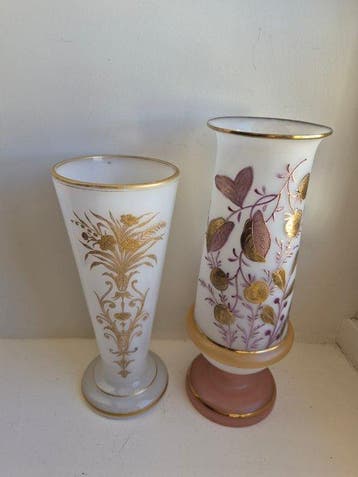 Vaas (2) - Opaline glas