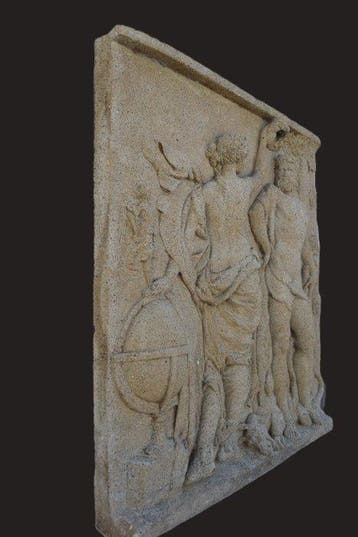 Figuur - Rilievo rappresentante lincoronazione di Ercole -