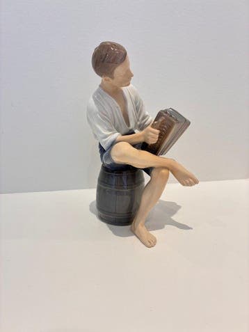 Bing & Grondahl - Figuur - Boy with Accordion #1661 -