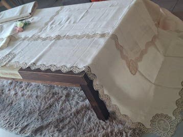 Vintage zeldzaamheid: beddengoedset met Cantú-kant en