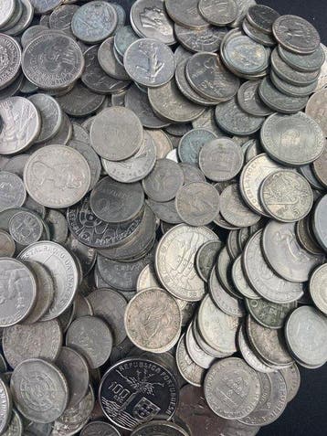 Wereld. Lote de 250 Moedas do Mundo, Vários Países,