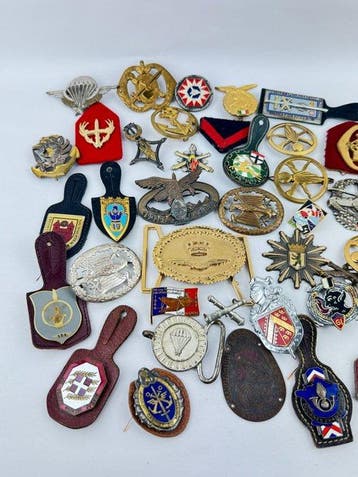 Themacollectie - Verzameling van militaire insignes en