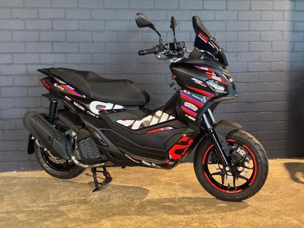 Veiling - Aprilia SR GT 200 GP Replica, Motoren, Motoren | Aprilia