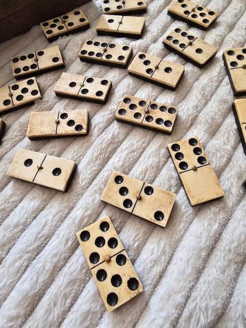 Jeu de société - Dominos - Os - Bois noirci - Laiton