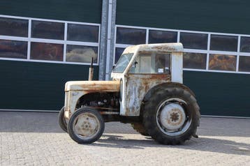 Veiling: Tractor Ferguson Diesel, Ophalen, Nieuw