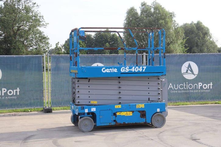 Veiling: Schaarhoogwerker Genie GS-4047 Elektrisch 350kg 13., Zakelijke goederen, Machines en Bouw | Liften, Steigers en Ladders