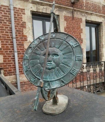 Figure - Cadran solaire de table en bronze avec visage du