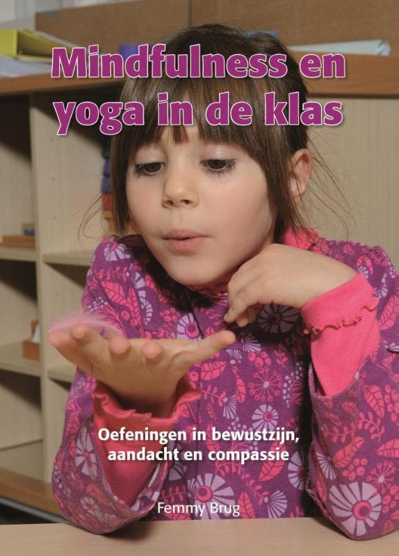 Mindfulness en yoga in de klas 9789088401503 Femmy Brug, Boeken, Schoolboeken, Zo goed als nieuw, Verzenden