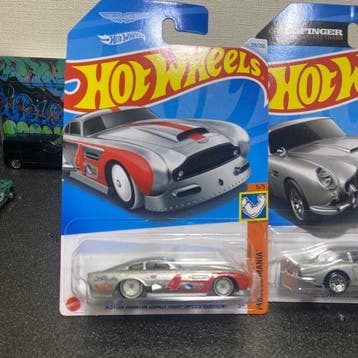 Hot Wheels / Mattel 1:64 - Voiture miniature (3) - Aston