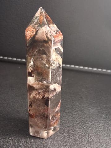 Crystal point of Phantom Quartz - multicolored scenic - hexa, Verzenden, Nieuw
