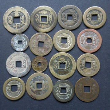 China, Qing-dynastie 1644 - 1911 Lot van 16 Cash Munten